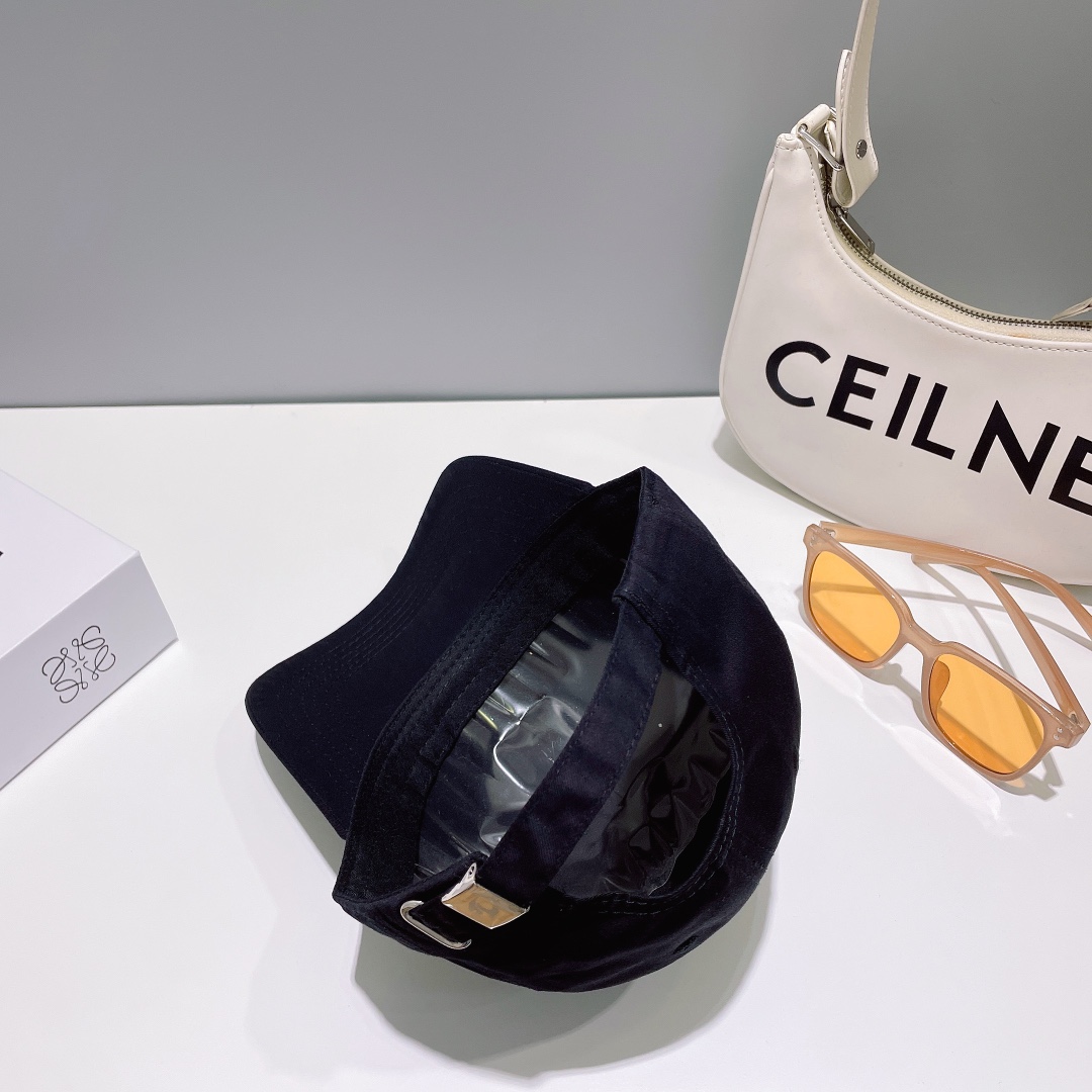 【BALENCIAGA バレンシアガ】【数量限定】 野球帽 / ハット