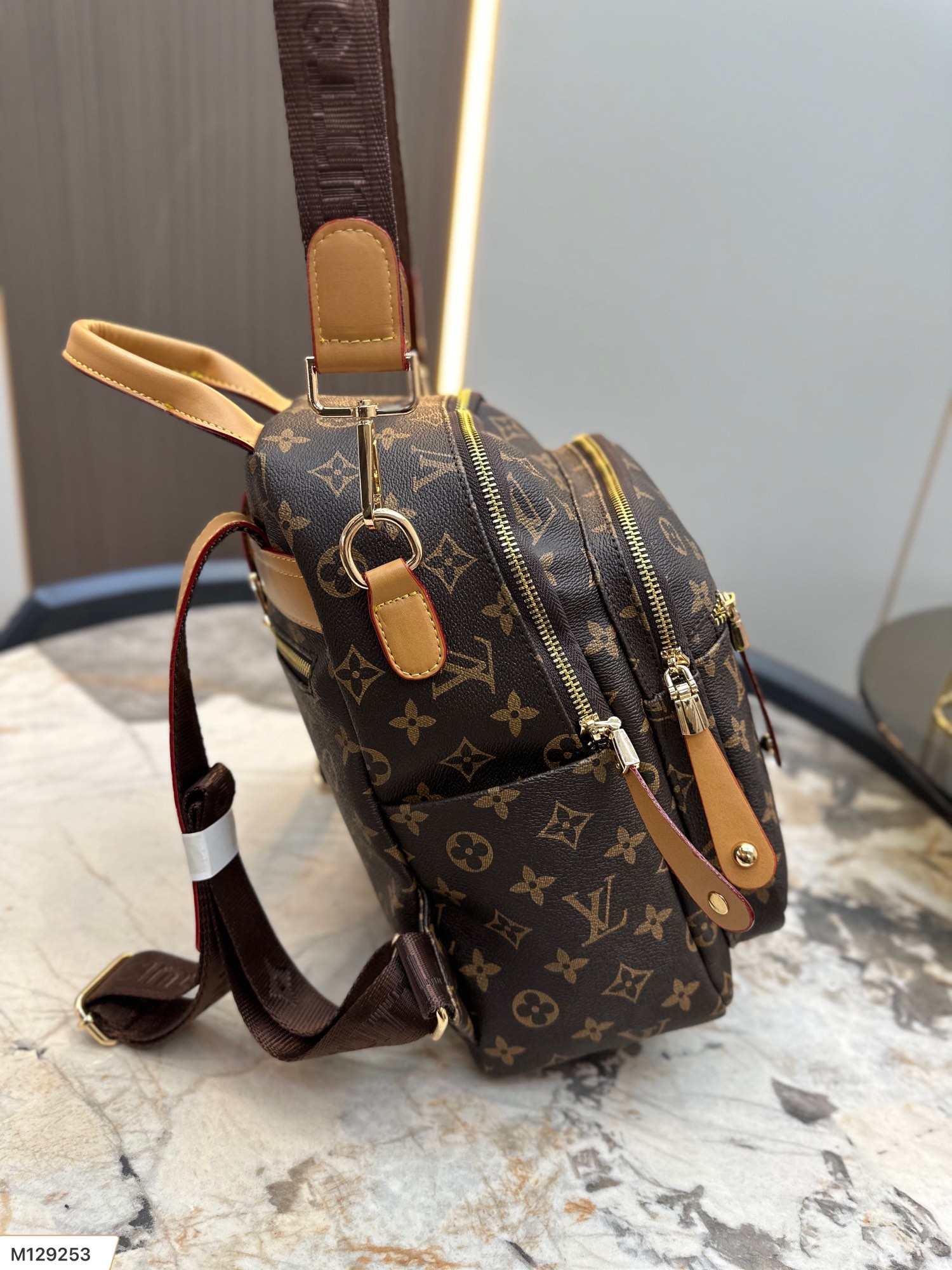 【 LOUIS VUITTON公式 旗艦店】ルイヴィトン   リュックサック   当日出荷 好評に付き再入荷！25*30CM