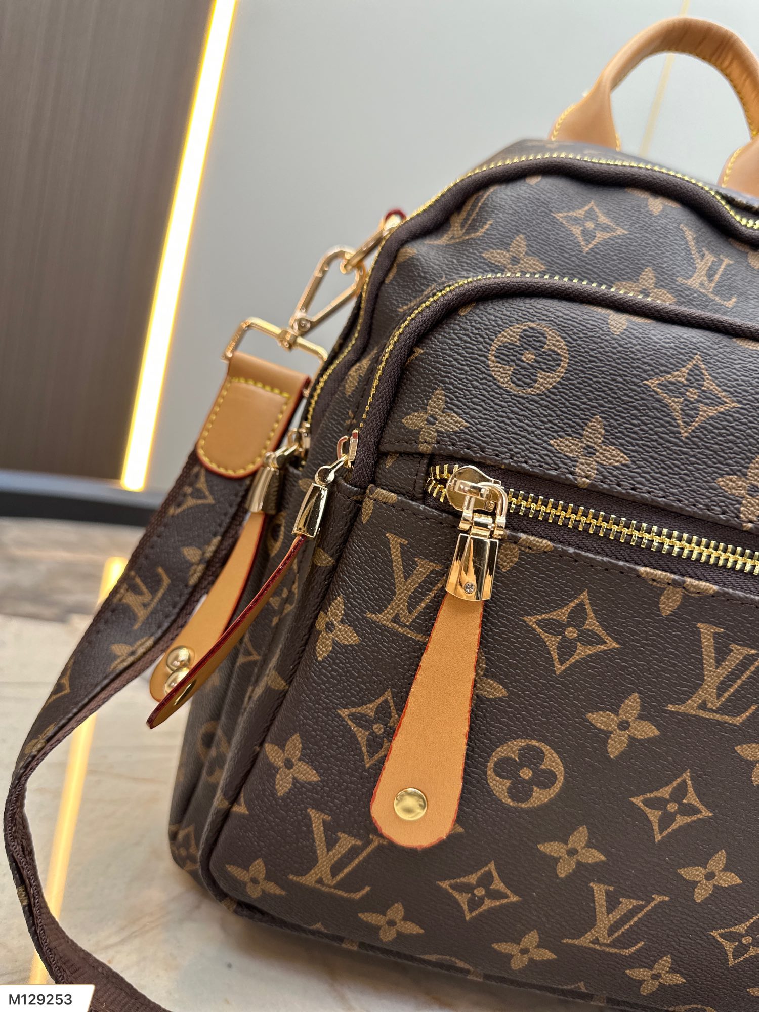 【 LOUIS VUITTON公式 旗艦店】ルイヴィトン   リュックサック   当日出荷 好評に付き再入荷！25*30CM