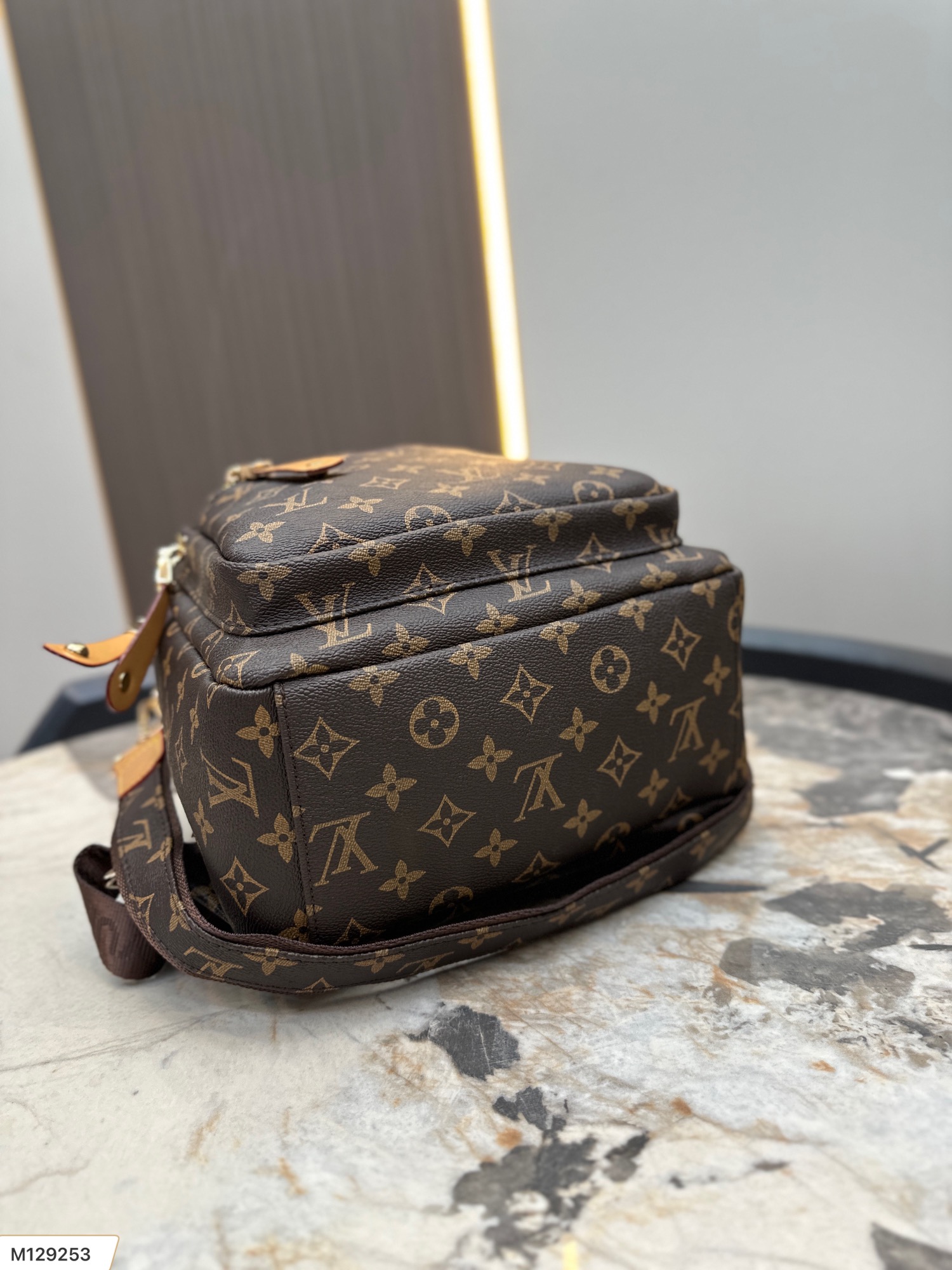 【 LOUIS VUITTON公式 旗艦店】ルイヴィトン   リュックサック   当日出荷 好評に付き再入荷！25*30CM