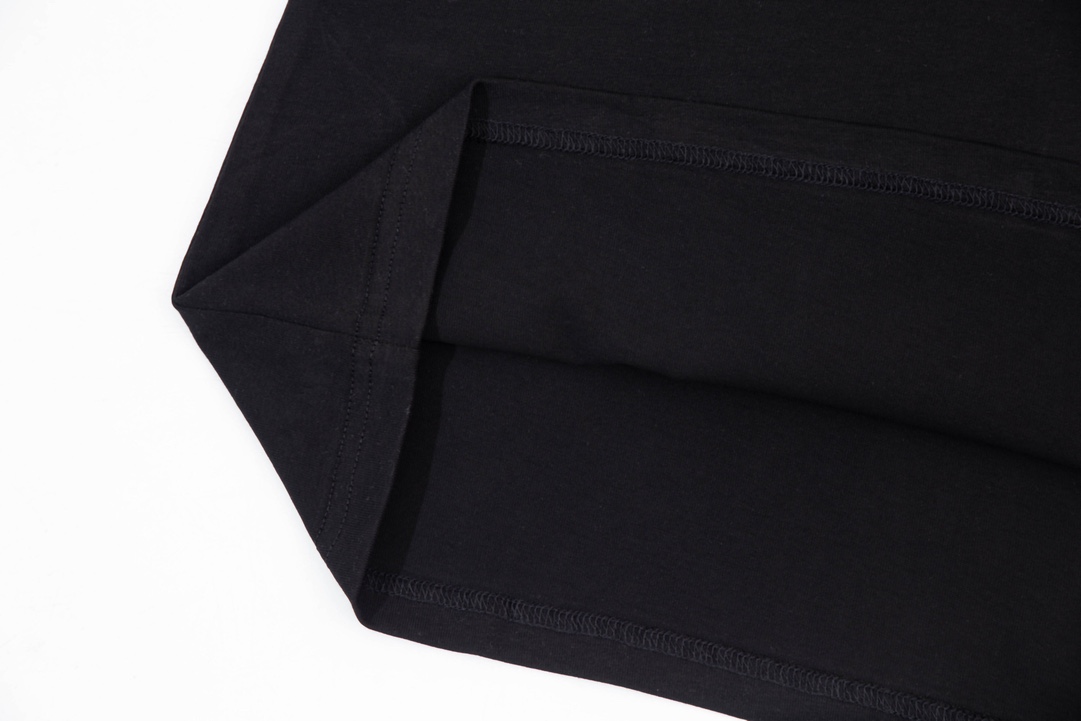 【2024】【 FENDI   公式旗艦店】フェンディ   Tシャツ ご好評に付き再入荷！