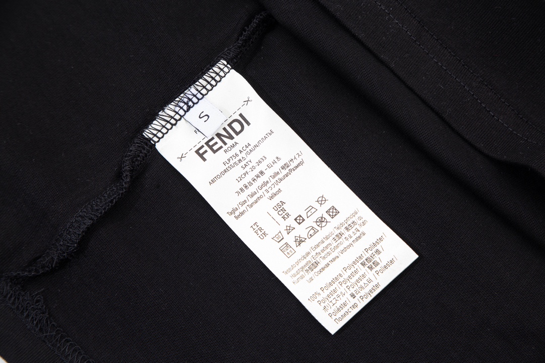 【2024】【 FENDI   公式旗艦店】フェンディ   Tシャツ ご好評に付き再入荷！