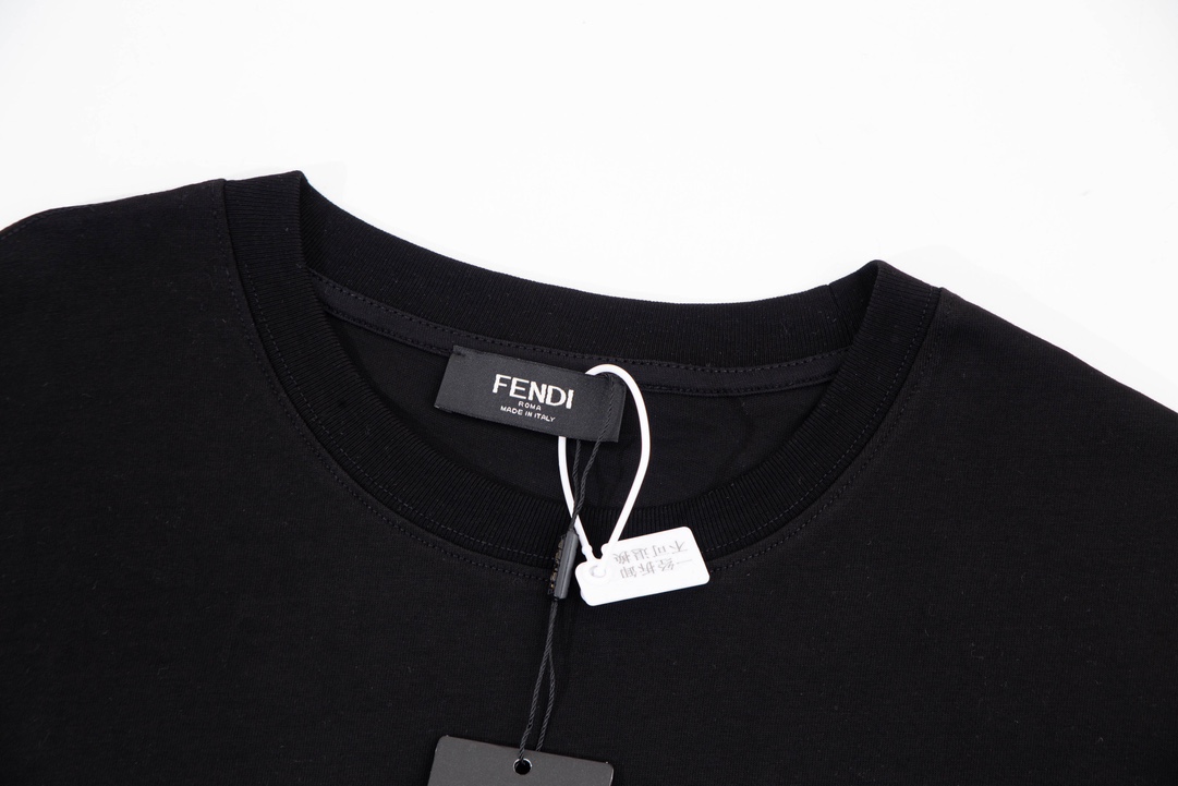 【2024】【 FENDI   公式旗艦店】フェンディ   Tシャツ ご好評に付き再入荷！
