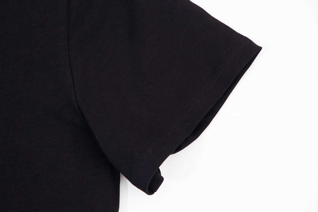 【2024】【 FENDI   公式旗艦店】フェンディ   Tシャツ ご好評に付き再入荷！