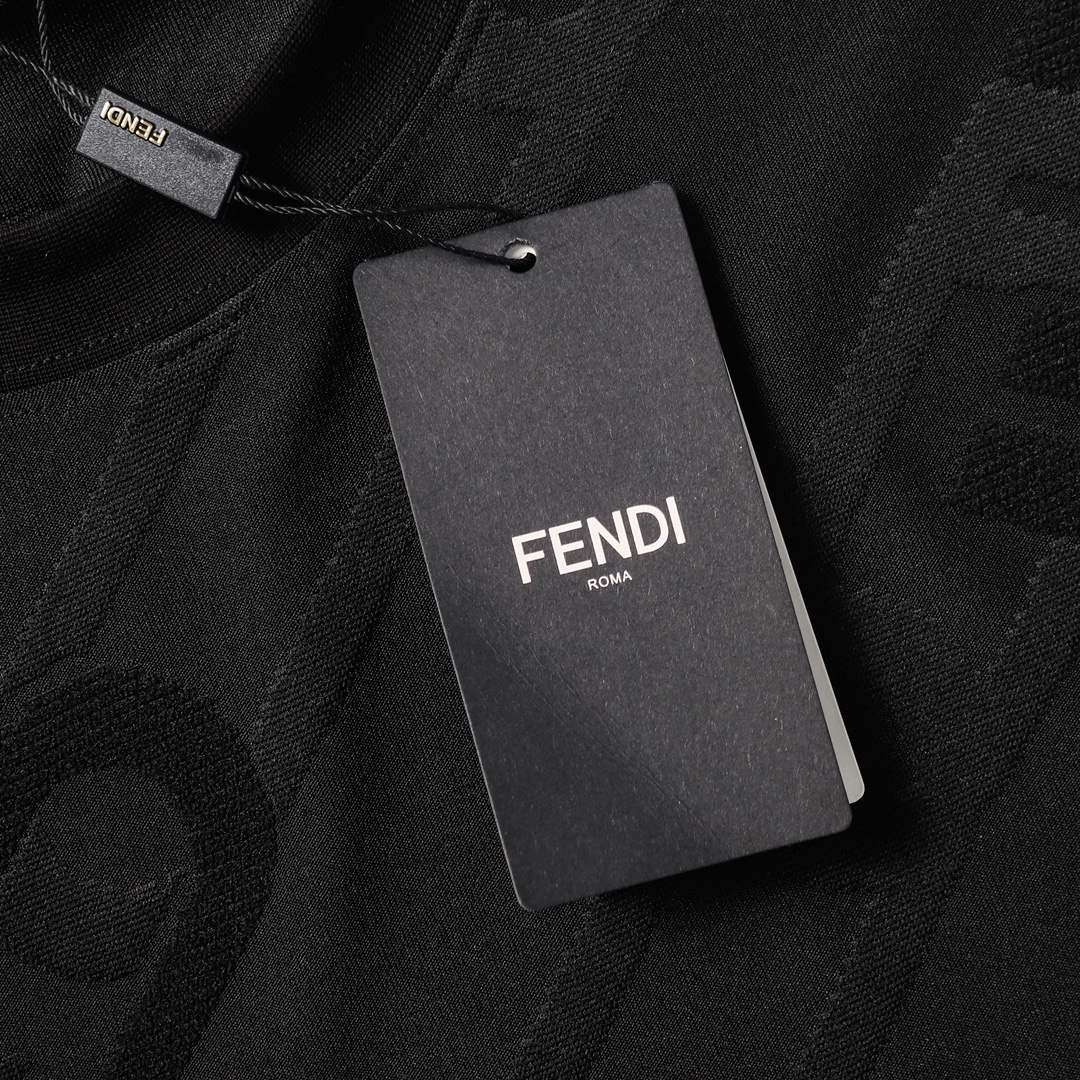 【FENDI  公式旗艦店】フェンディ   Tシャツご好評に付き再入荷！