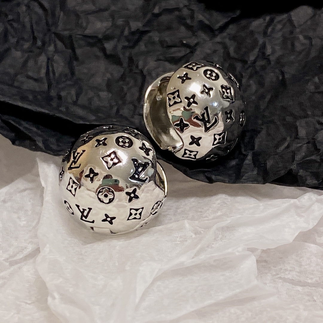 【2024】LV【LOUIS VUITTON 】ルイヴィトン   ファッションスタイルのイヤリング