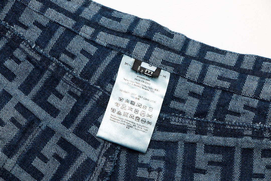 【FENDI   公式旗艦店】フェンディ   ショートパンツ  ご好評に付き再入荷！