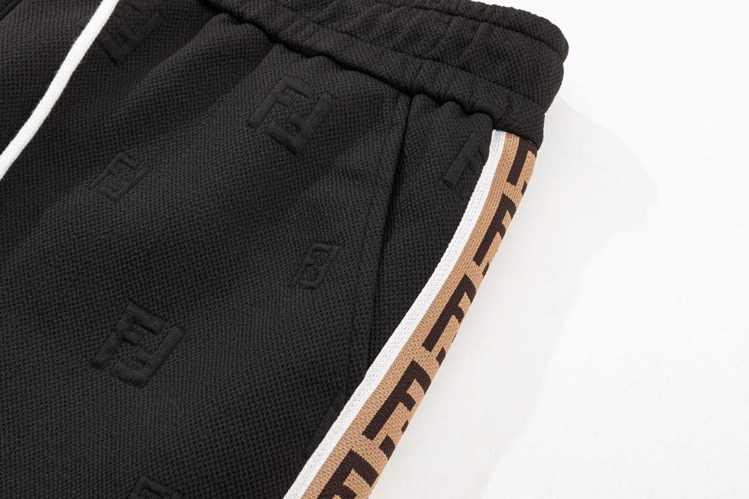 【FENDI   公式旗艦店】フェンディ   ショートパンツ  ご好評に付き再入荷！