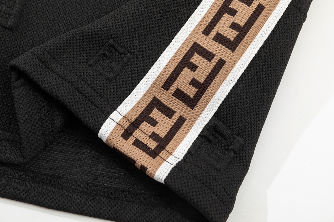 【FENDI   公式旗艦店】フェンディ   ショートパンツ  ご好評に付き再入荷！