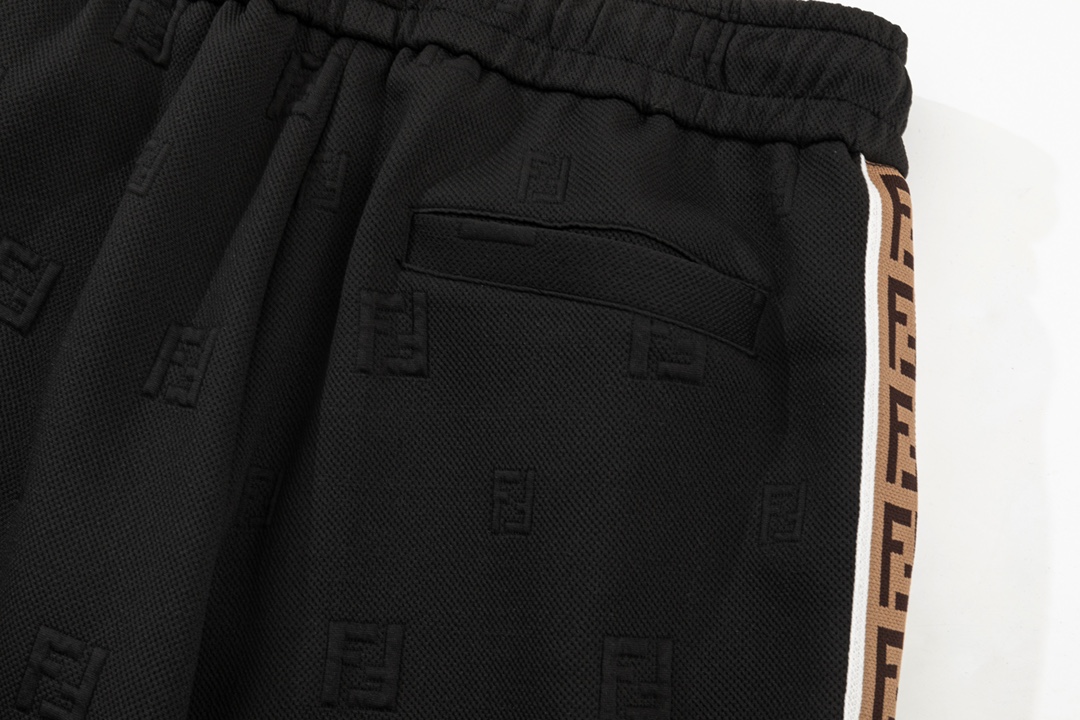 【FENDI   公式旗艦店】フェンディ   ショートパンツ  ご好評に付き再入荷！