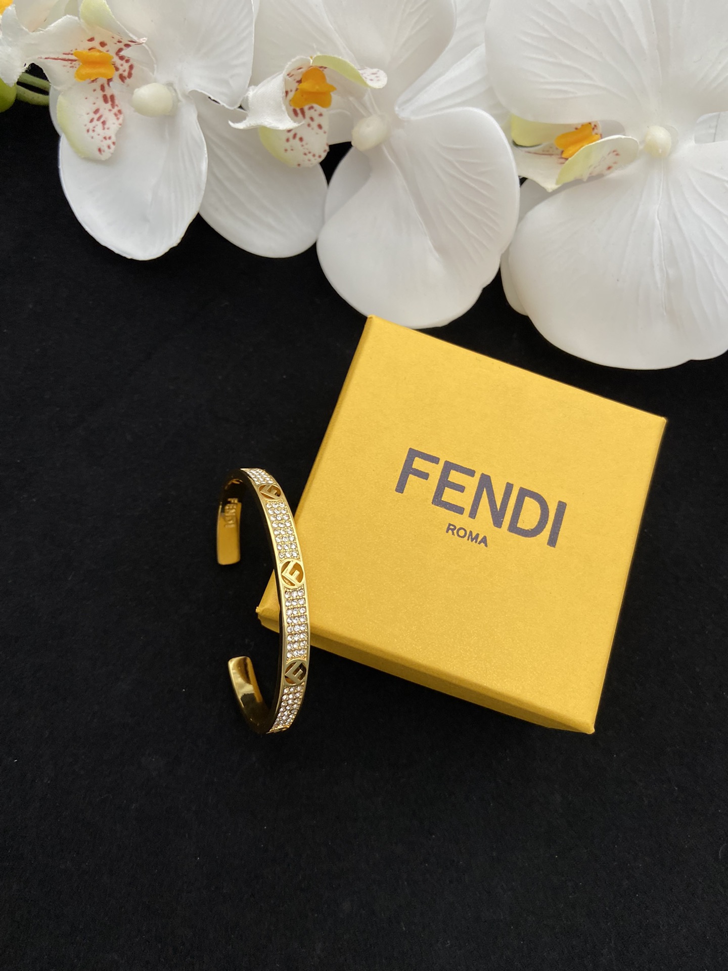 【FENDI】ブレスレット、ファッションシンプルなスタイル