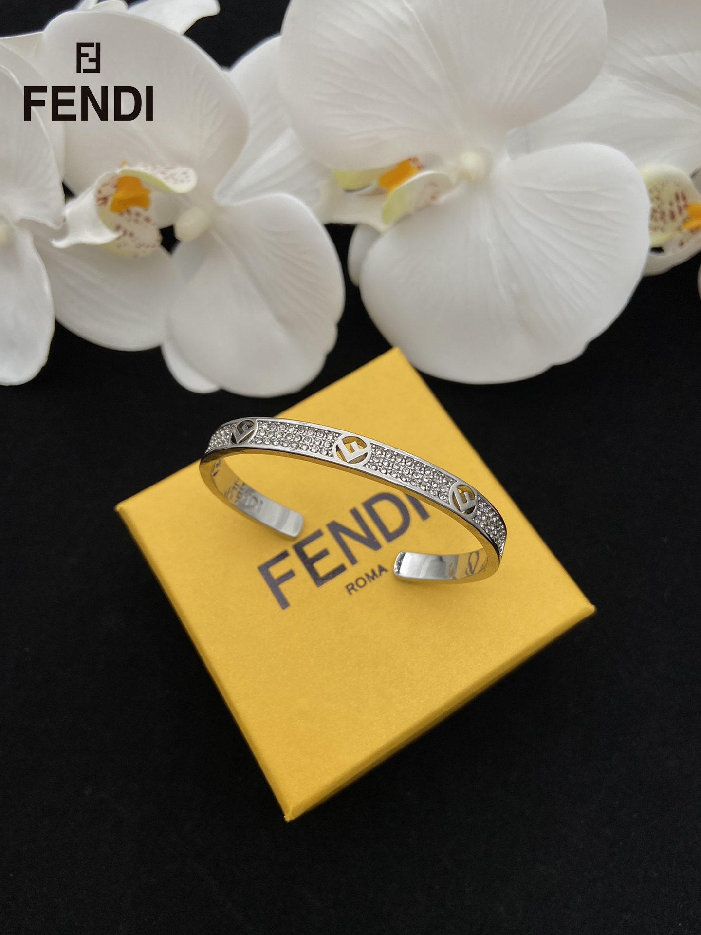 【FENDI】ブレスレット、ファッションシンプルなスタイル