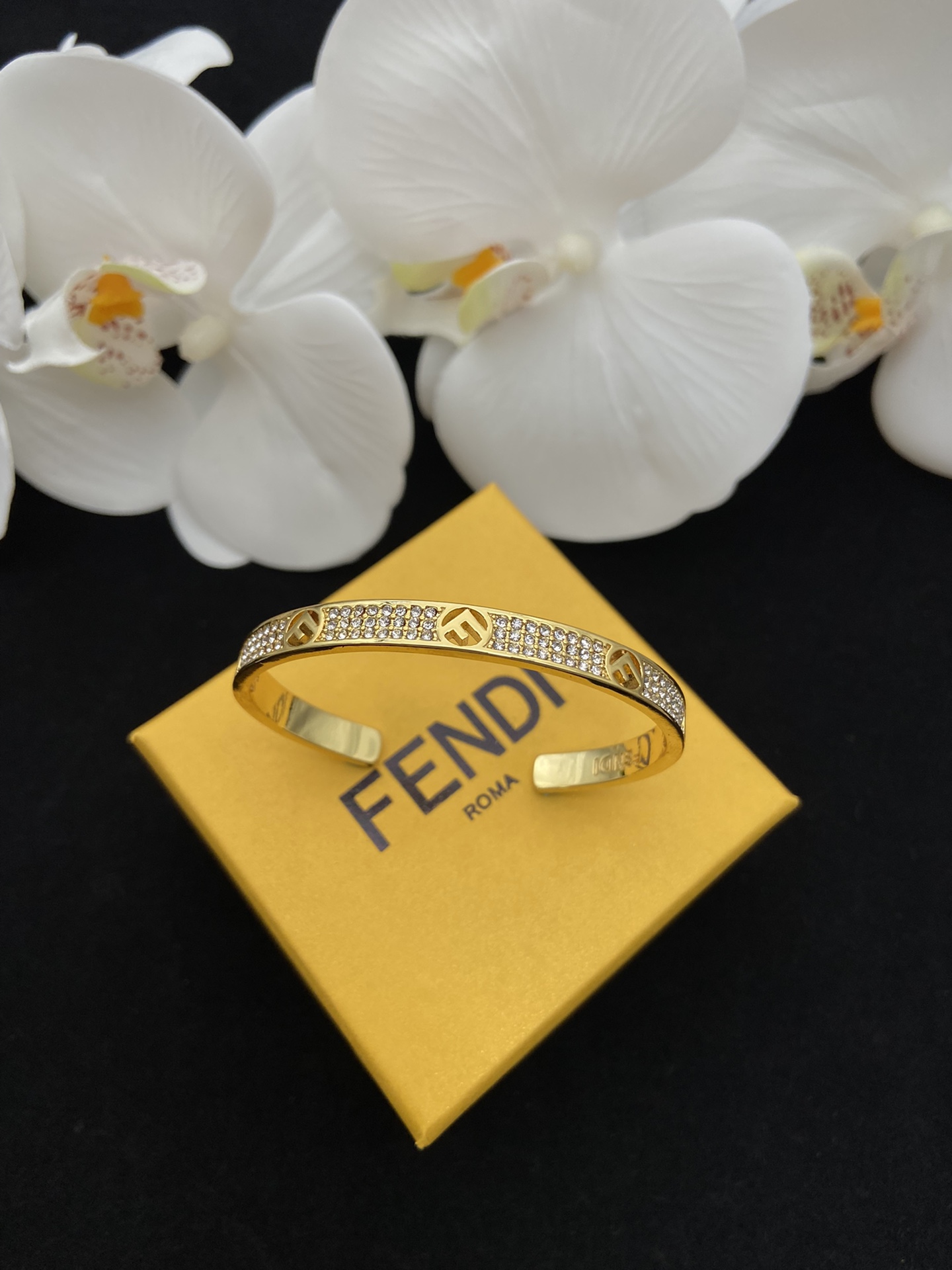 【FENDI】ブレスレット、ファッションシンプルなスタイル
