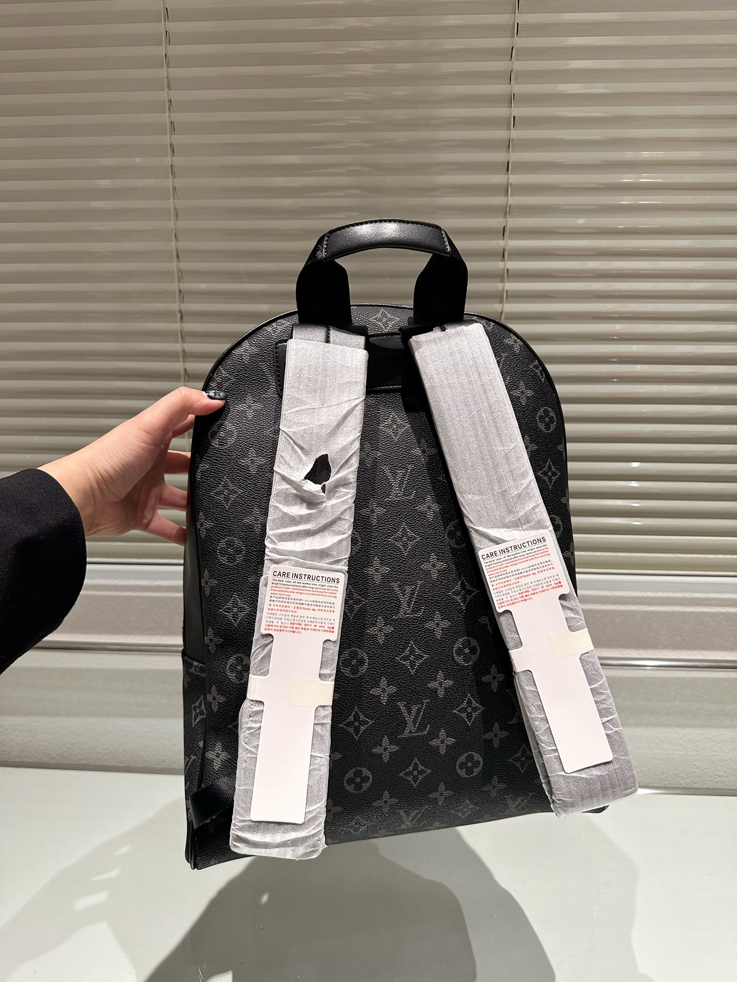 【 LOUIS VUITTON公式 旗艦店】ルイヴィトン   リュックサック   当日出荷 好評に付き再入荷！33*42CM