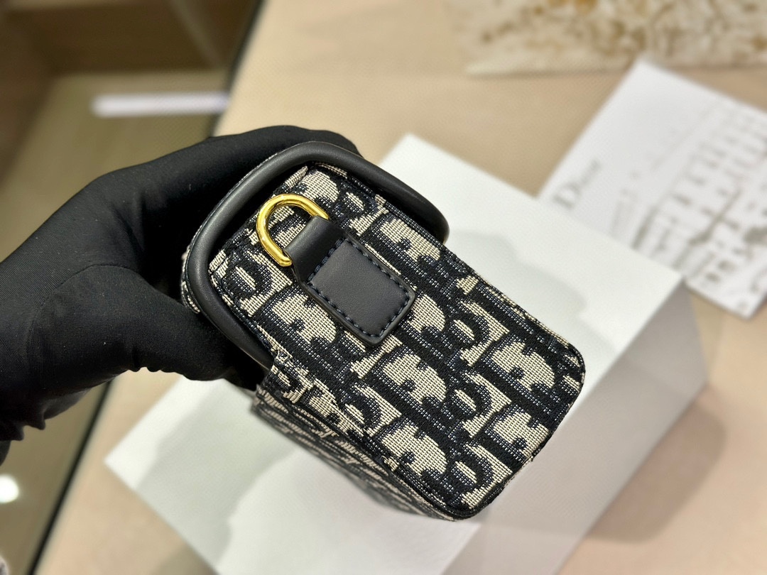 【2024】【DIOR  公式 旗艦店】ディオール   ショルダーバッグ 当日出荷 好評に付き再入荷！19*14.5CM