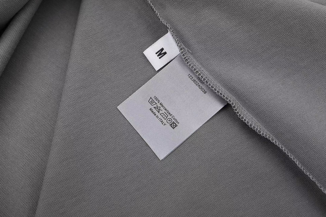 【DIOR 公式旗艦店】ディオール    Tシャツ ご好評に付き再入荷！