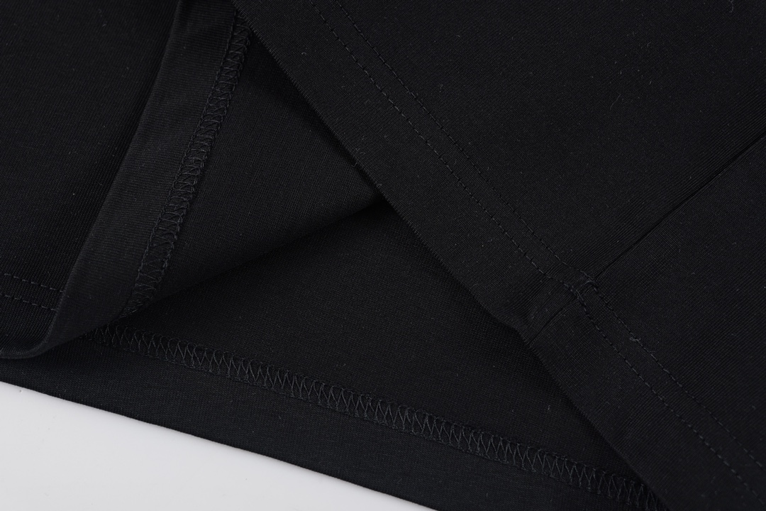 【DIOR 公式旗艦店】 ディオール    Tシャツご好評に付き再入荷！