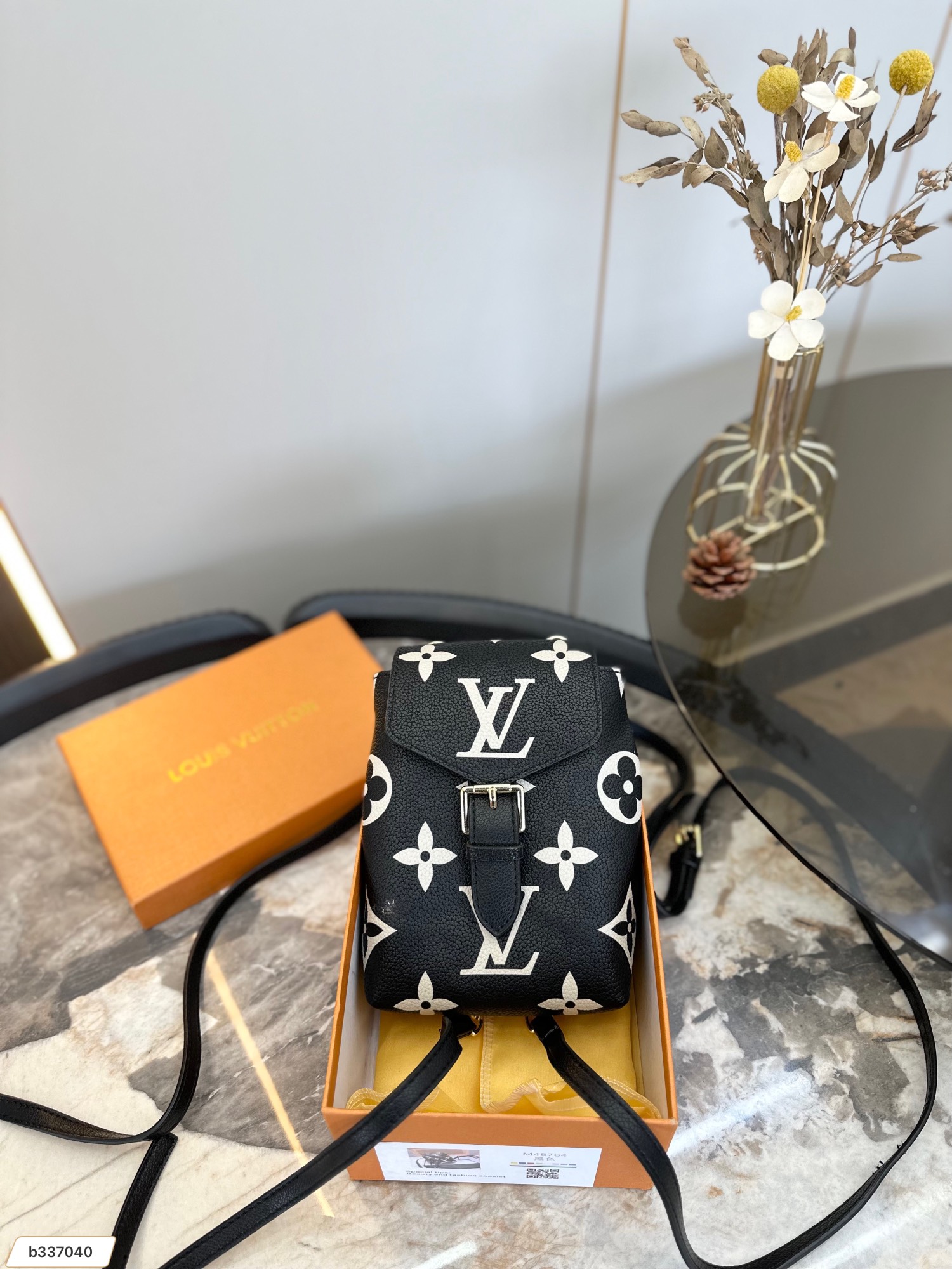 【2024】【 LOUIS VUITTON公式 旗艦店】ルイヴィトン   リュックサック   当日出荷 好評に付き再入荷！14*19CM