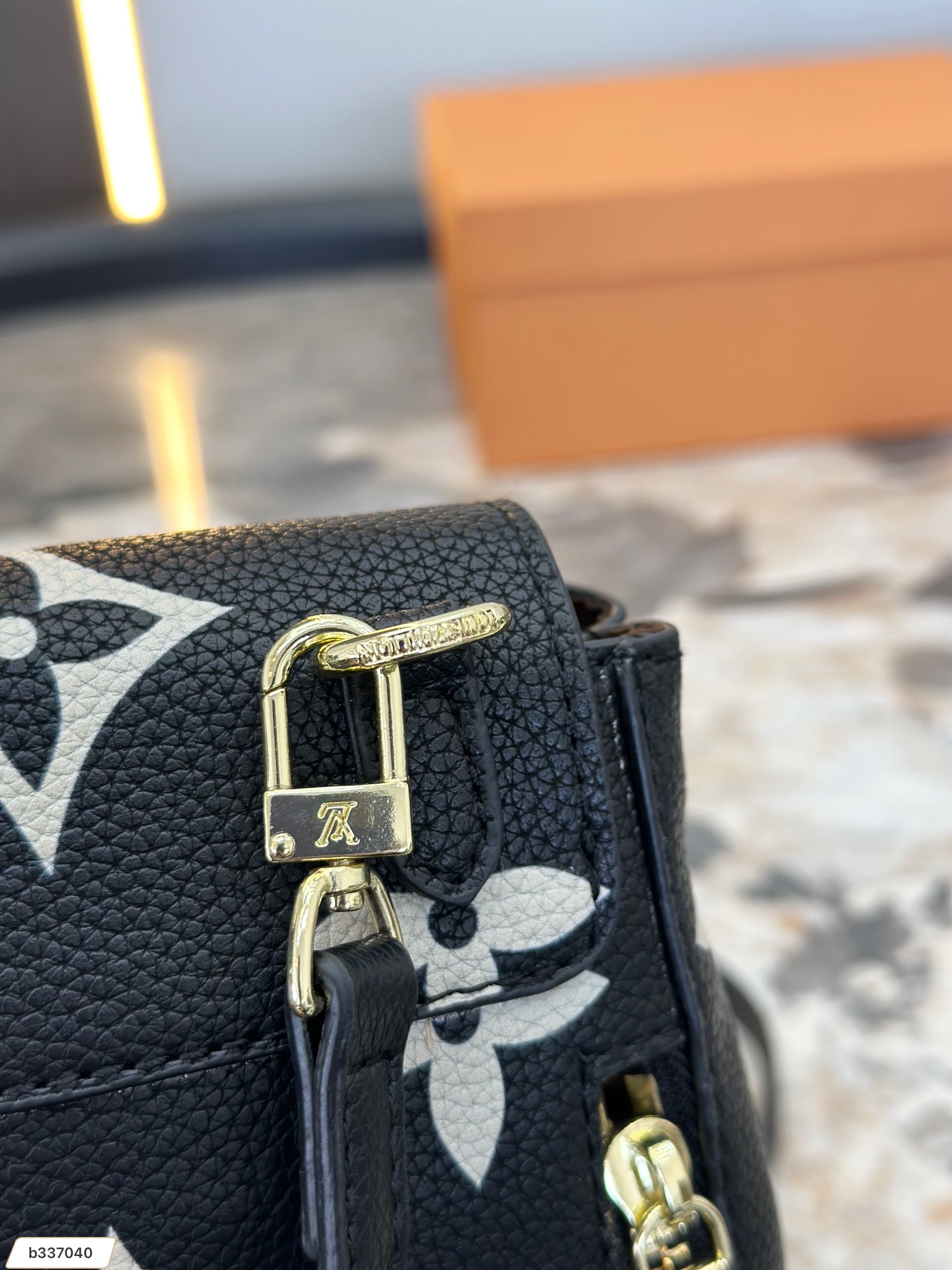 【2024】【 LOUIS VUITTON公式 旗艦店】ルイヴィトン   リュックサック   当日出荷 好評に付き再入荷！14*19CM