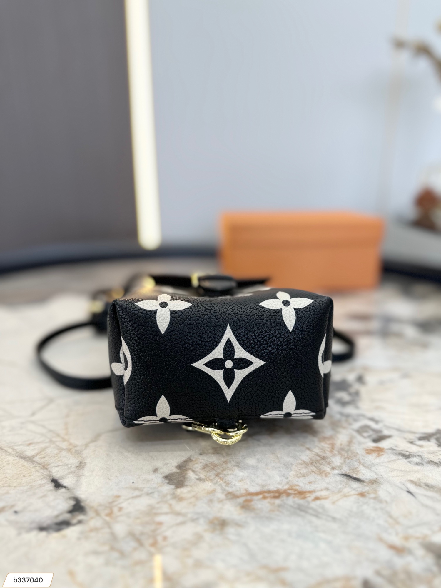 【2024】【 LOUIS VUITTON公式 旗艦店】ルイヴィトン   リュックサック   当日出荷 好評に付き再入荷！14*19CM