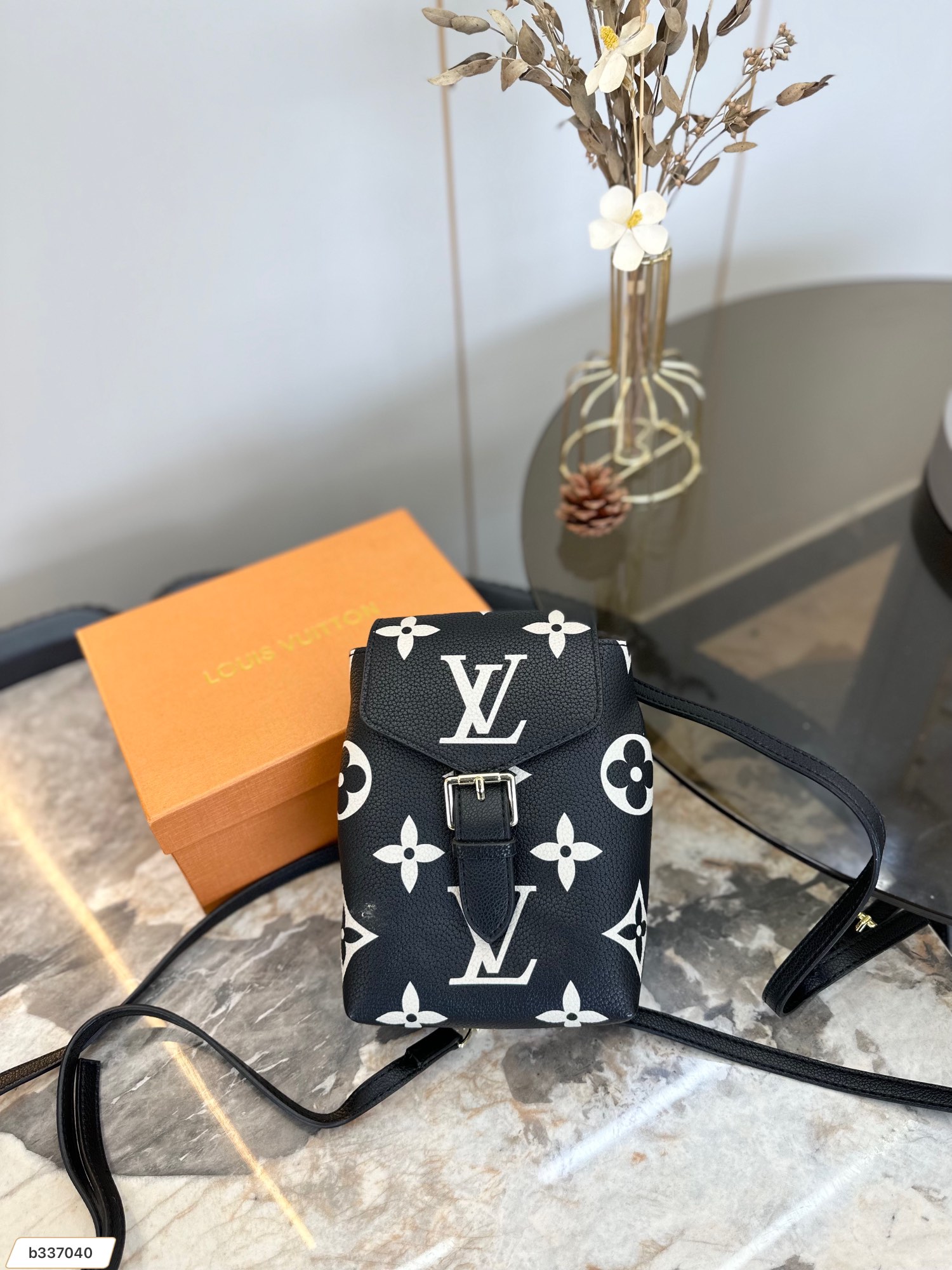 【2024】【 LOUIS VUITTON公式 旗艦店】ルイヴィトン   リュックサック   当日出荷 好評に付き再入荷！14*19CM