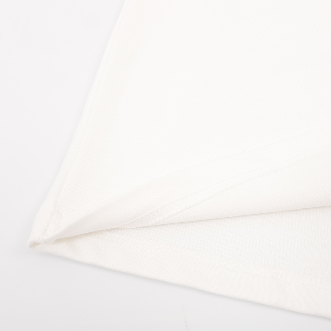 【2024】LV【LOUIS VUITTON公式旗艦店】 ルイヴィトン   Tシャツご好評に付き再入荷！