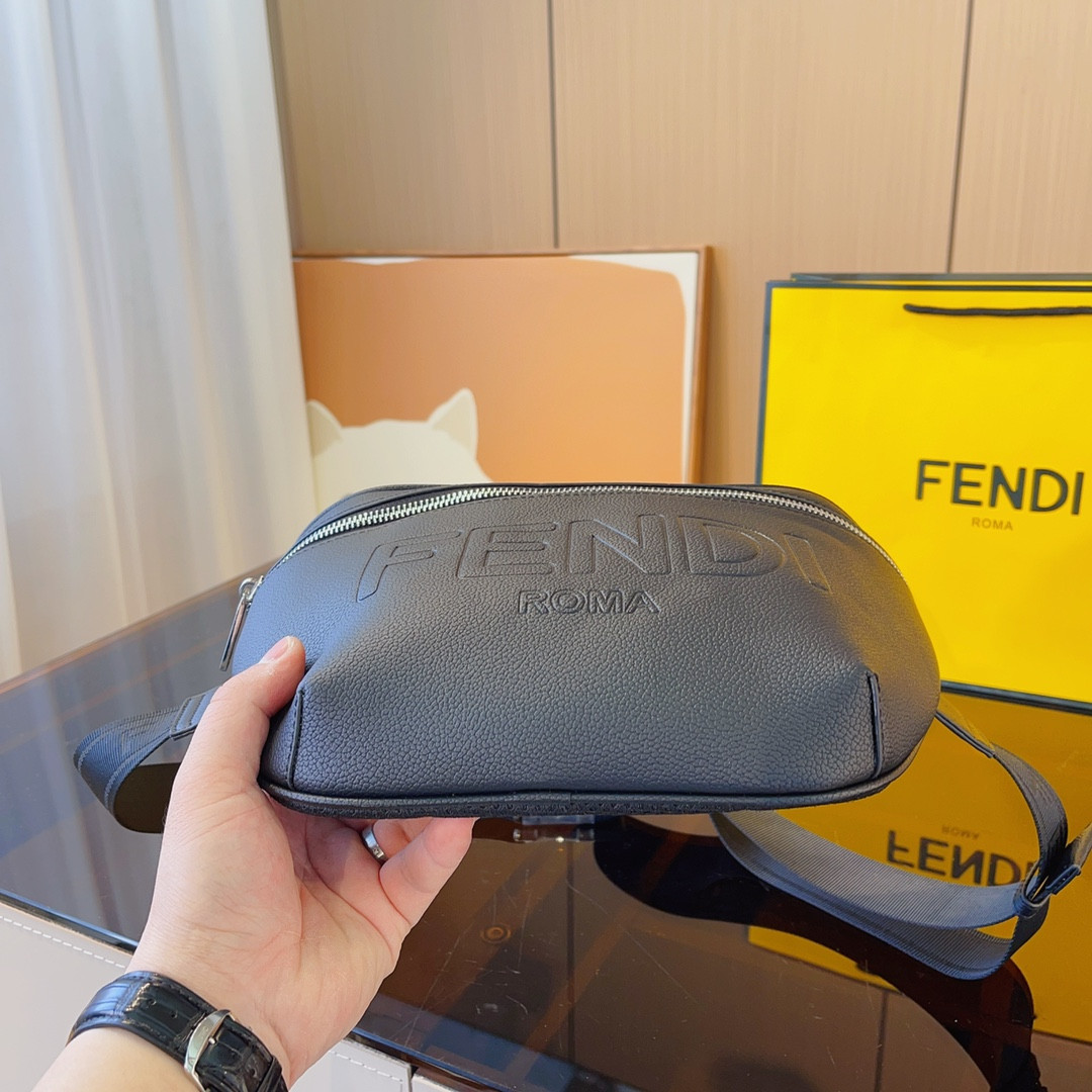 【FENDI 公式 旗艦店】 フェンディ  ウエストポーチ  当日出荷 好評に付き再入荷！29*8*16CM