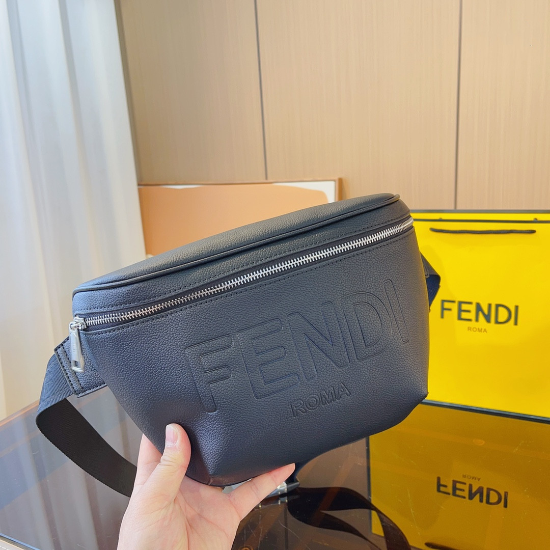 【FENDI 公式 旗艦店】 フェンディ  ウエストポーチ  当日出荷 好評に付き再入荷！29*8*16CM