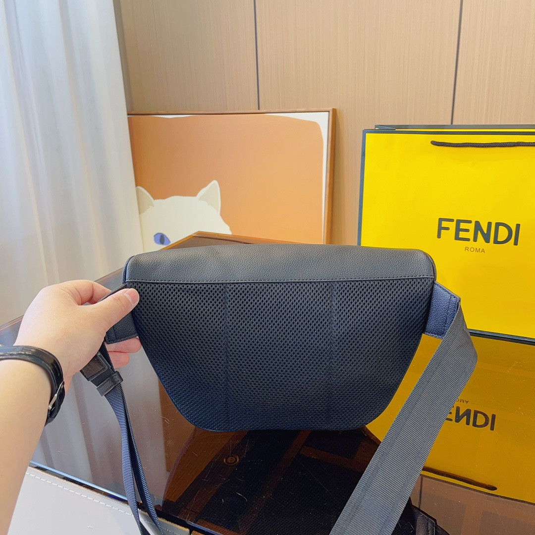 【FENDI 公式 旗艦店】 フェンディ  ウエストポーチ  当日出荷 好評に付き再入荷！29*8*16CM