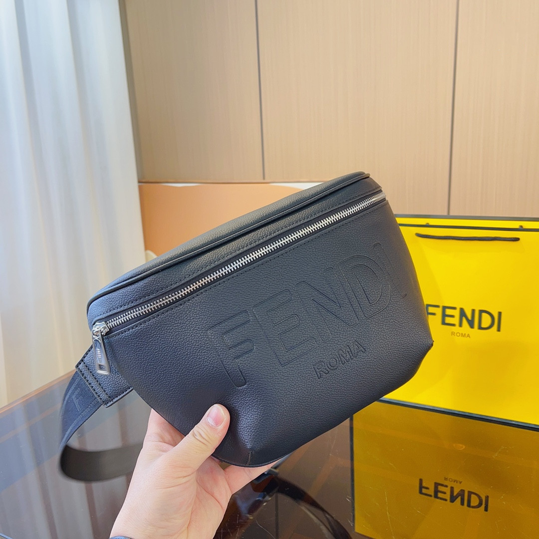 【FENDI 公式 旗艦店】 フェンディ  ウエストポーチ  当日出荷 好評に付き再入荷！29*8*16CM