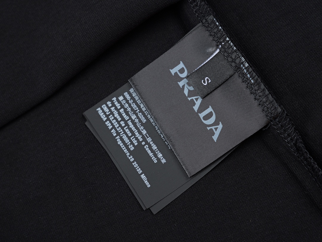 【PRADA  公式旗艦店】プラダ   Tシャツご好評に付き再入荷！