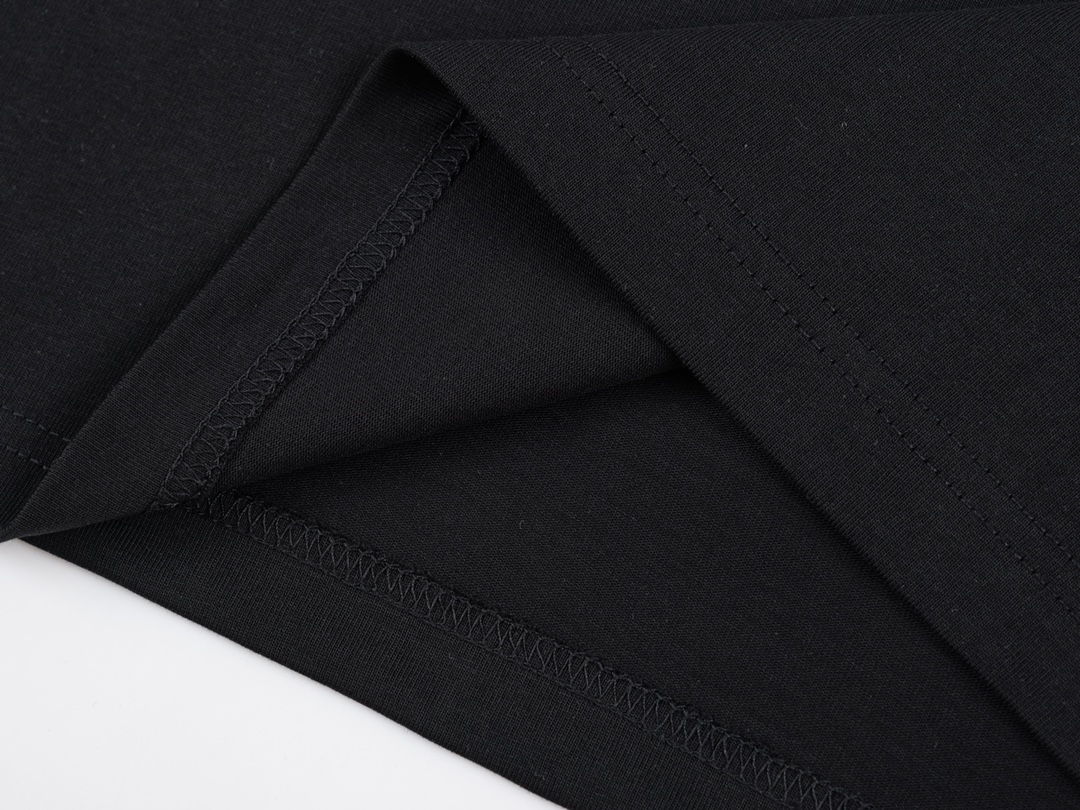 【PRADA  公式旗艦店】プラダ   Tシャツご好評に付き再入荷！