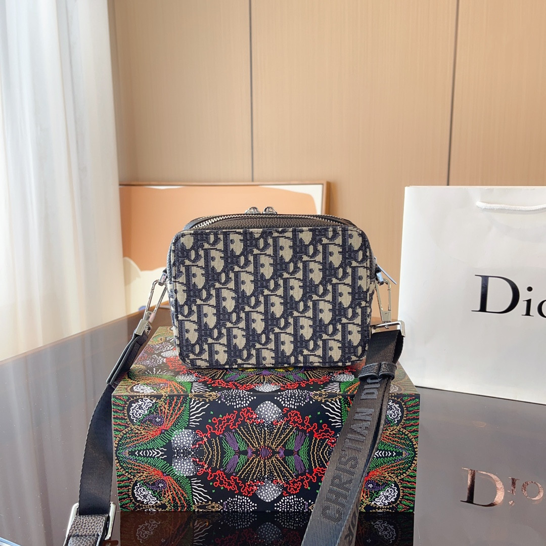 【DIOR  公式 旗艦店】ディオール   ショルダーバッグ 当日出荷 好評に付き再入荷！32*13*41CM