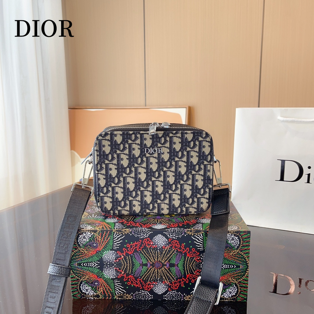 【DIOR  公式 旗艦店】ディオール   ショルダーバッグ 当日出荷 好評に付き再入荷！32*13*41CM