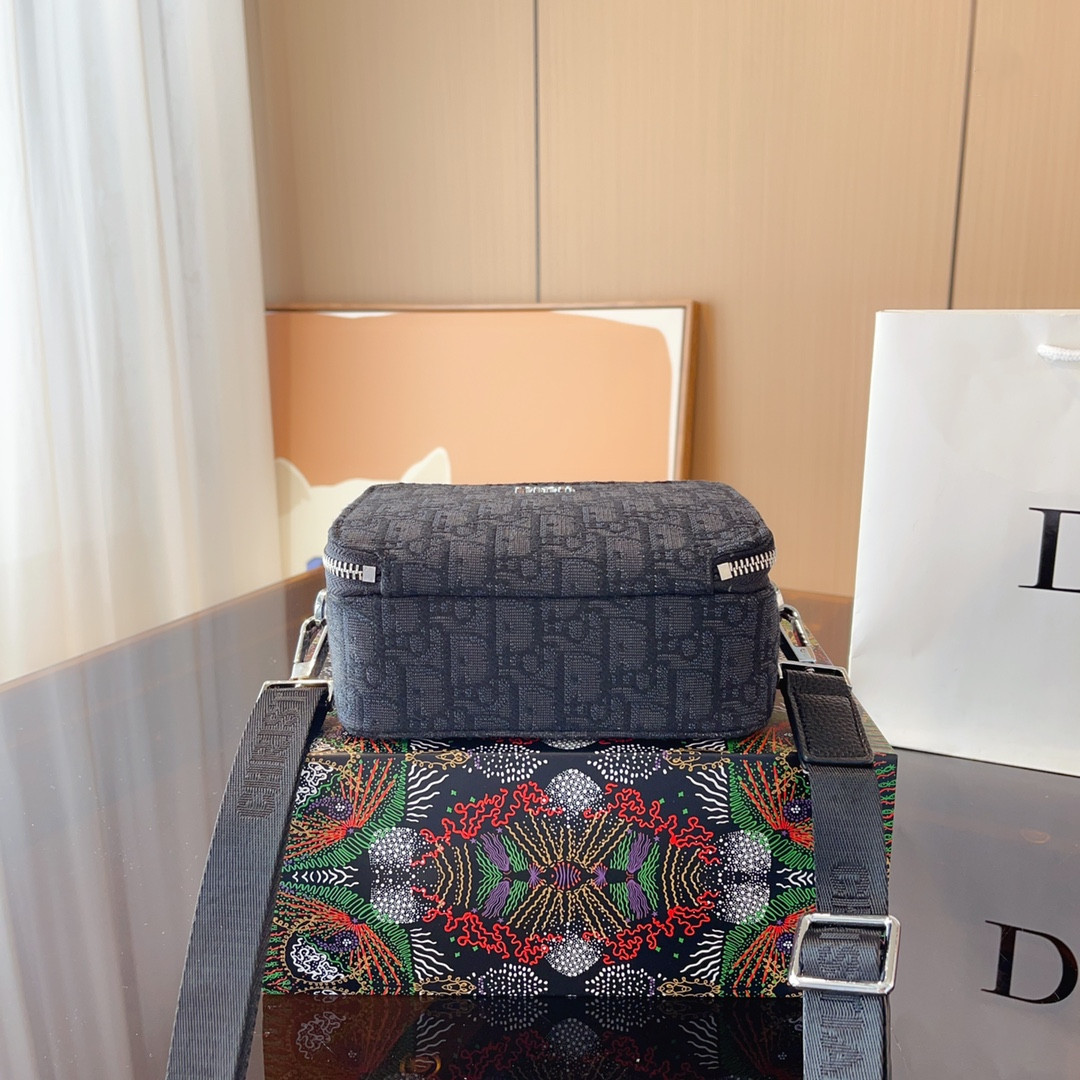 【DIOR  公式 旗艦店】ディオール   ショルダーバッグ 当日出荷 好評に付き再入荷！32*13*41CM