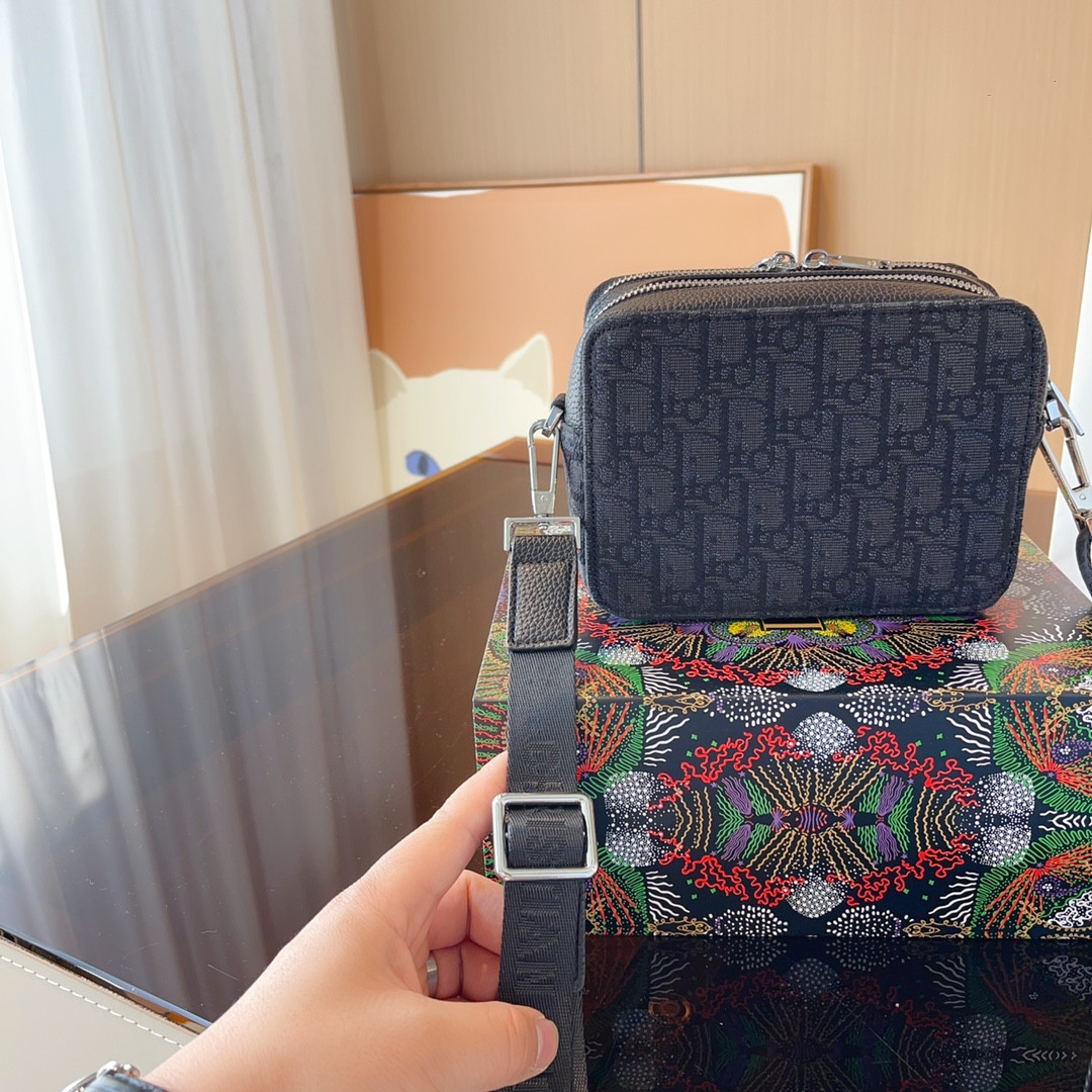 【DIOR  公式 旗艦店】ディオール   ショルダーバッグ 当日出荷 好評に付き再入荷！32*13*41CM