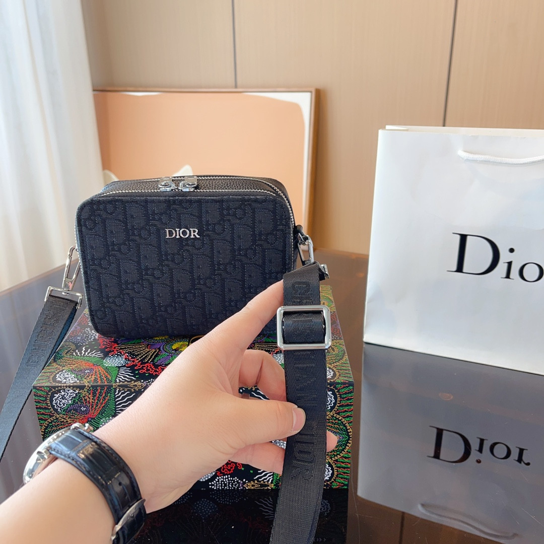 【DIOR  公式 旗艦店】ディオール   ショルダーバッグ 当日出荷 好評に付き再入荷！32*13*41CM