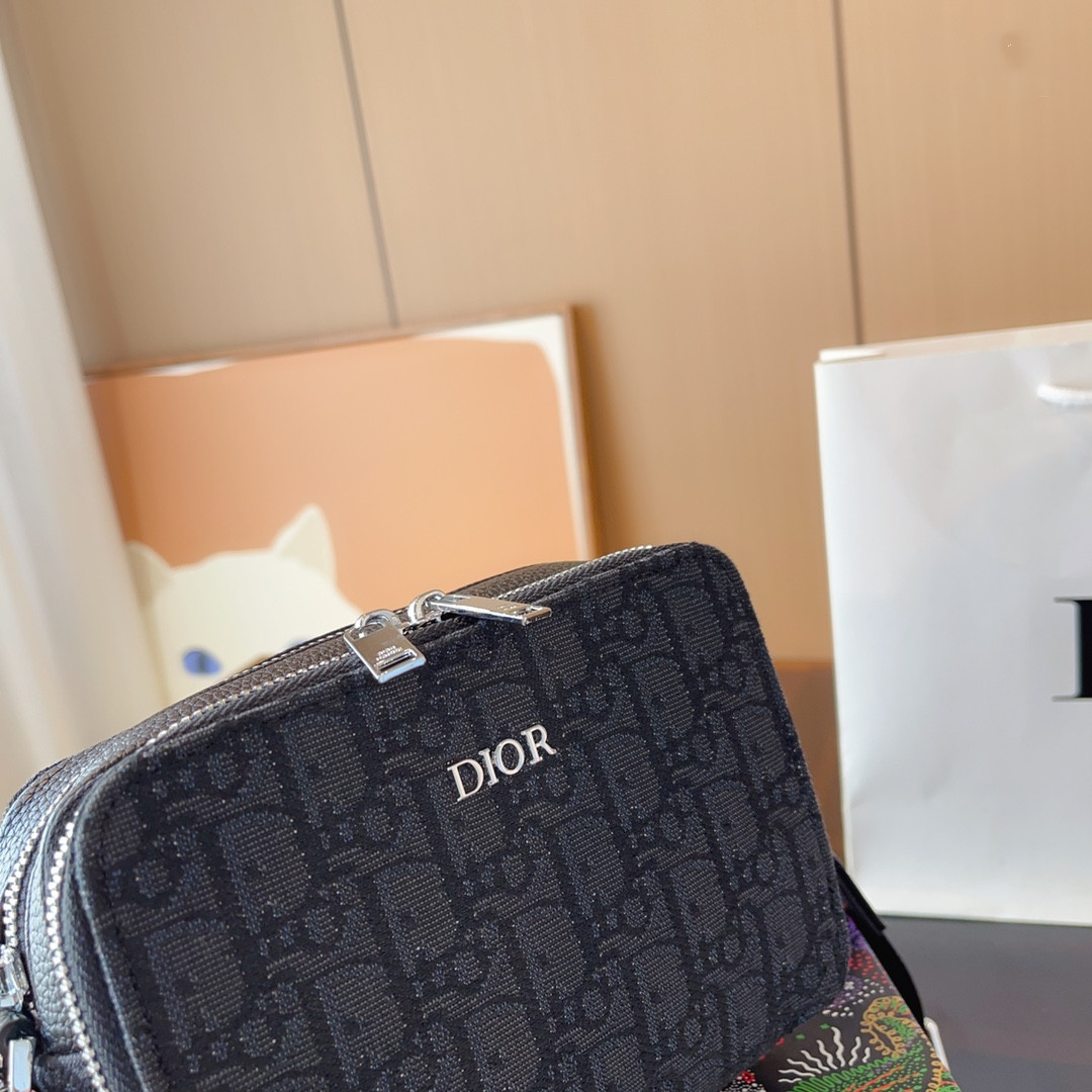 【DIOR  公式 旗艦店】ディオール   ショルダーバッグ 当日出荷 好評に付き再入荷！32*13*41CM