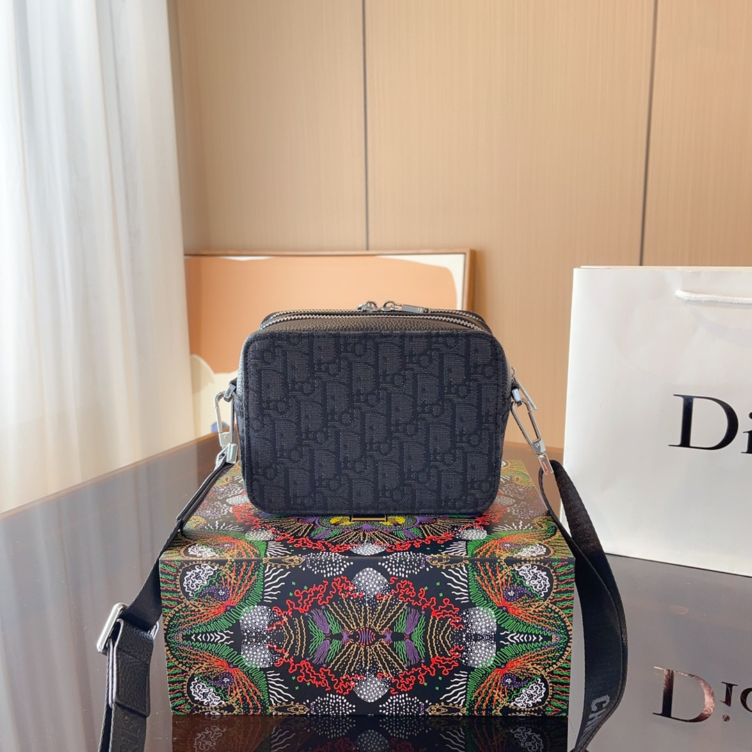 【DIOR  公式 旗艦店】ディオール   ショルダーバッグ 当日出荷 好評に付き再入荷！32*13*41CM