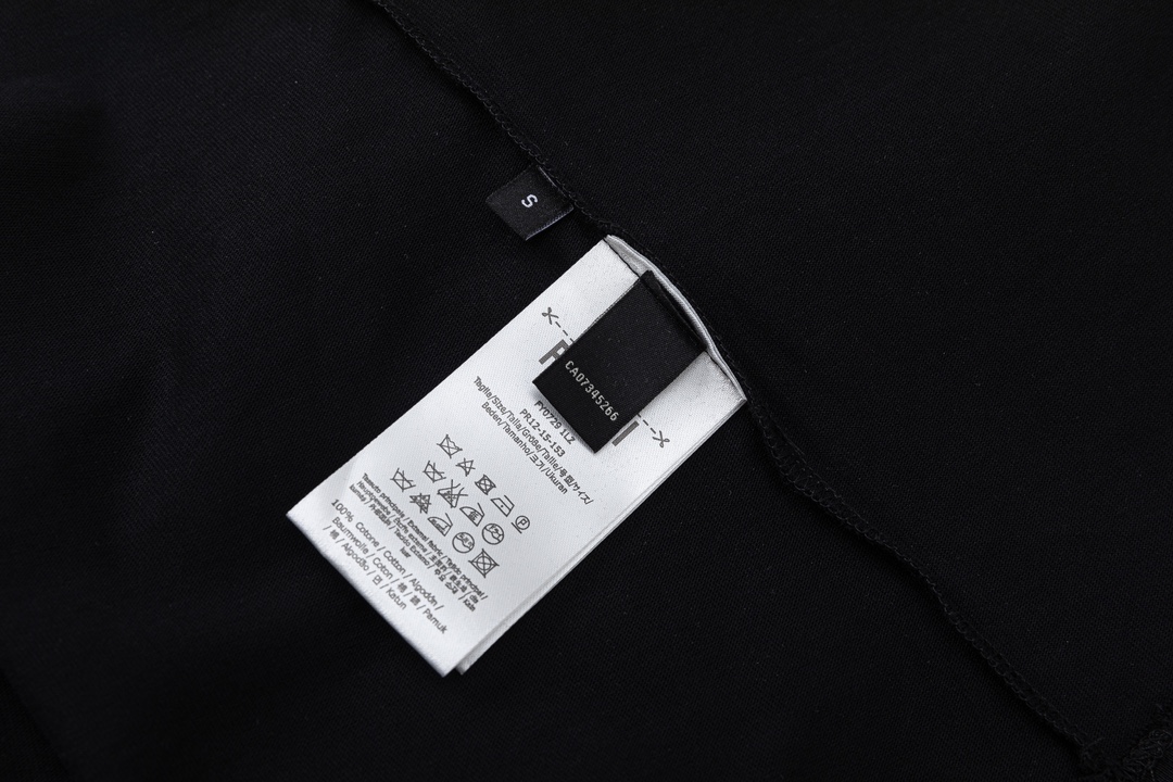 【2024】【FENDI  公式旗艦店】フェンディ   Tシャツご好評に付き再入荷！