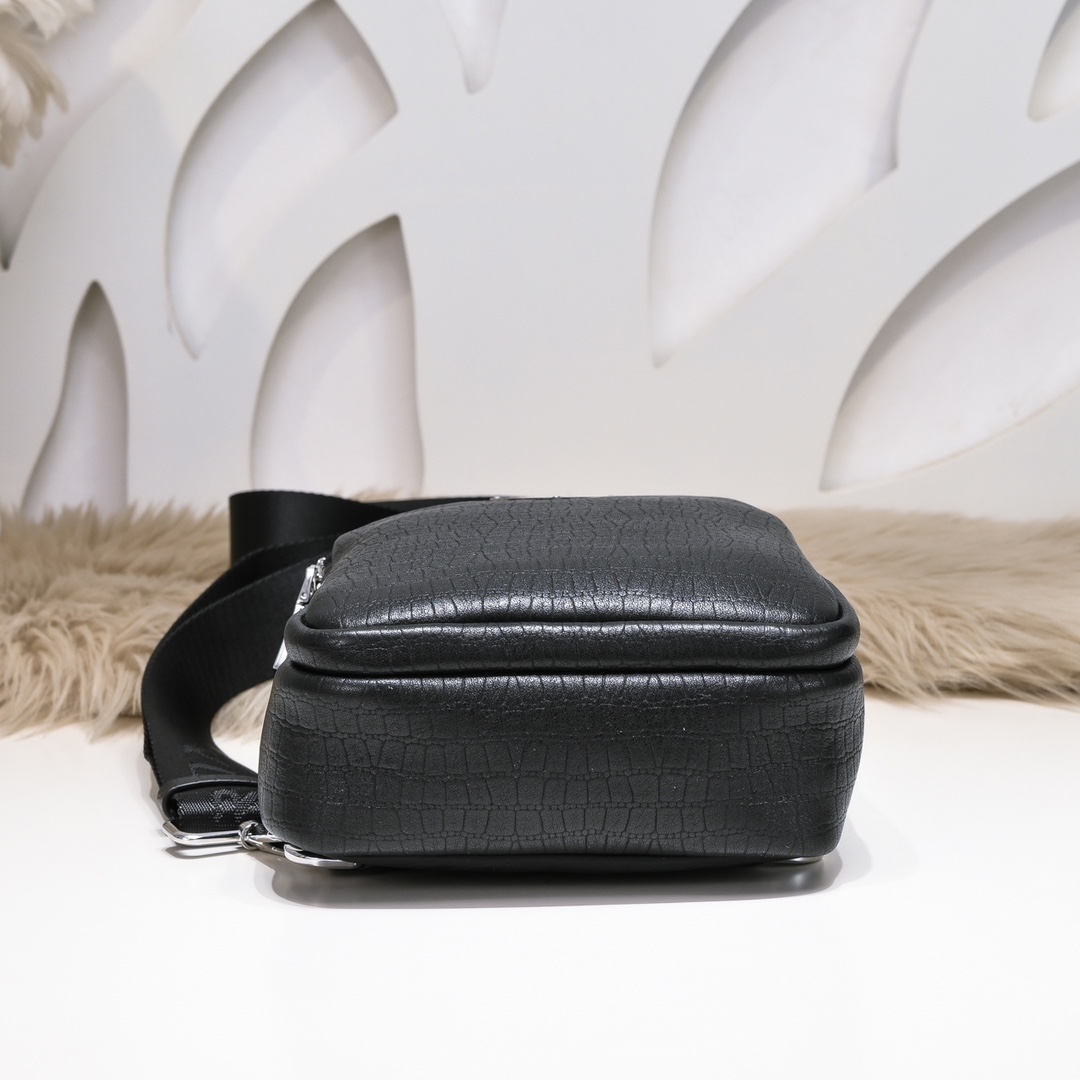 【2024】【 PRADA 公式旗艦店】プラダ   胸ポケット  当日出荷 好評に付き再入荷！27*18*7CM