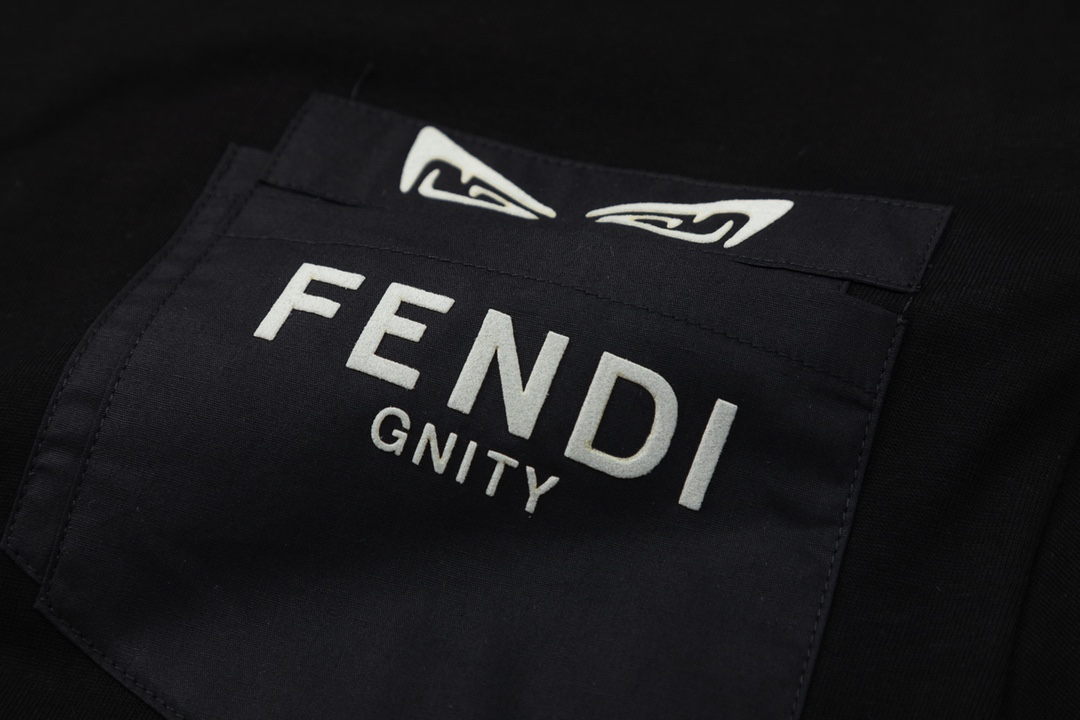 【FENDI  公式旗艦店】フェンディ Tシャツ ご好評に付き再入荷！