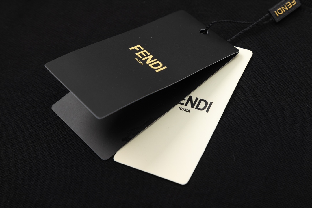 【FENDI  公式旗艦店】フェンディ Tシャツ ご好評に付き再入荷！