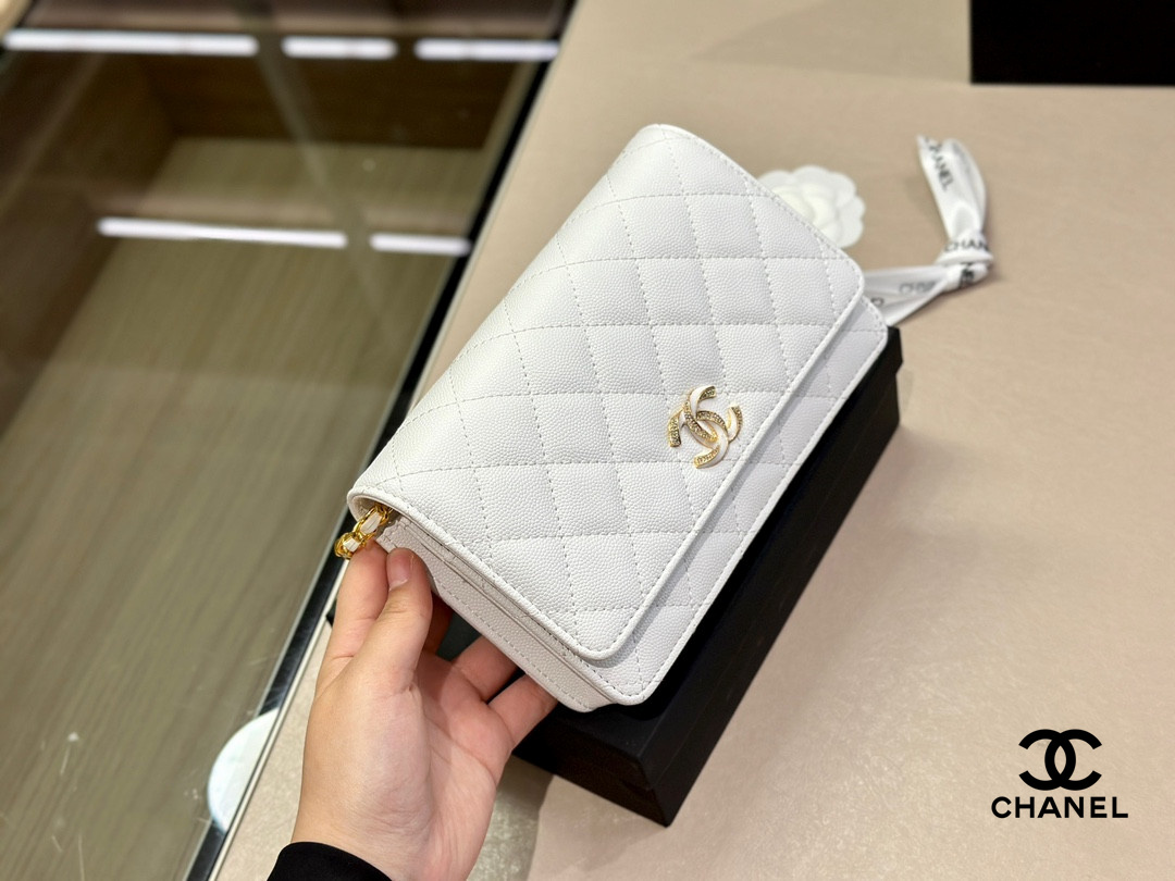 【CHANEL  公式 旗艦店】シャネル   ショルダーバッグ  当日出荷 好評に付き再入荷！19*12CM
