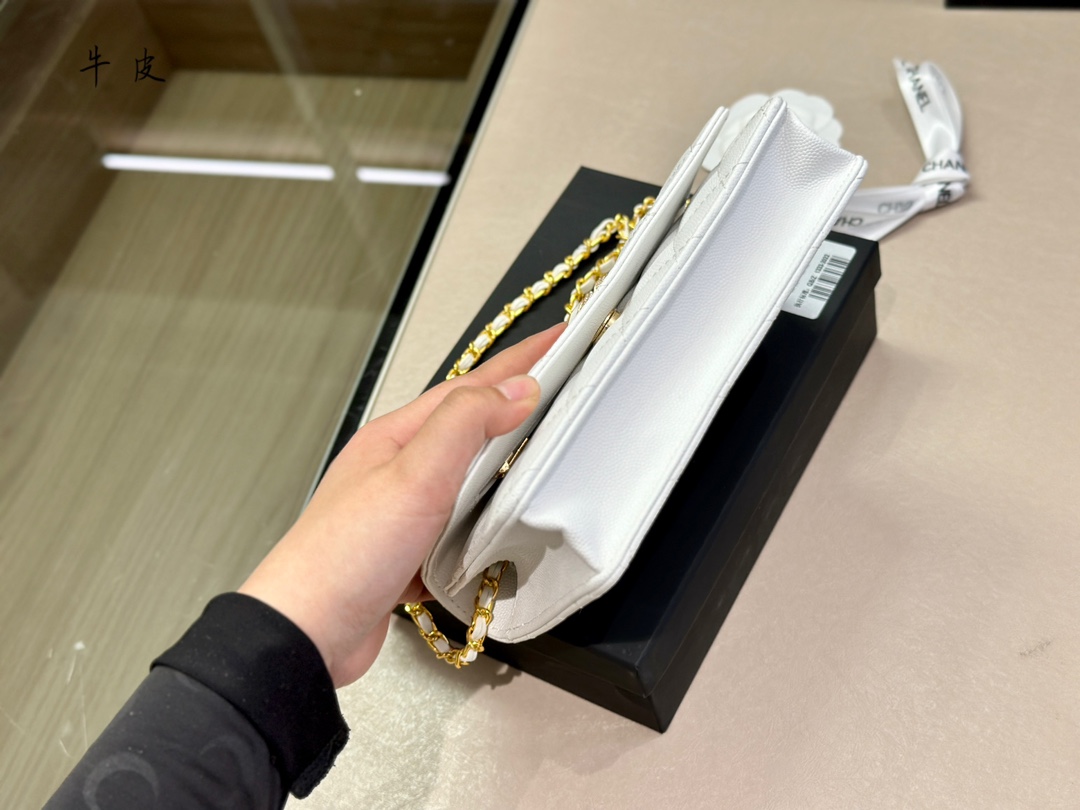 【CHANEL  公式 旗艦店】シャネル   ショルダーバッグ  当日出荷 好評に付き再入荷！19*12CM