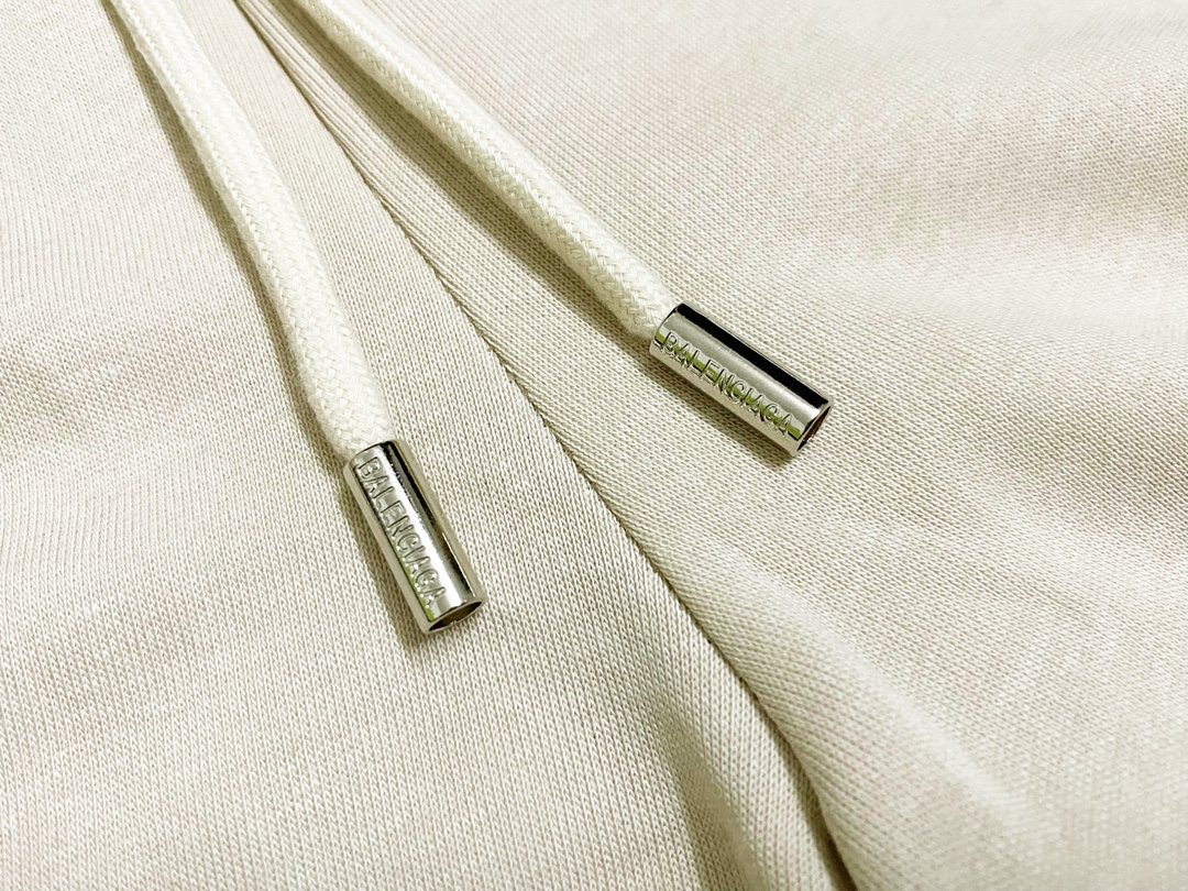 【BALENCIAGA  公式旗艦店】 バレンシアガ   ショートパンツ  ご好評に付き再入荷！