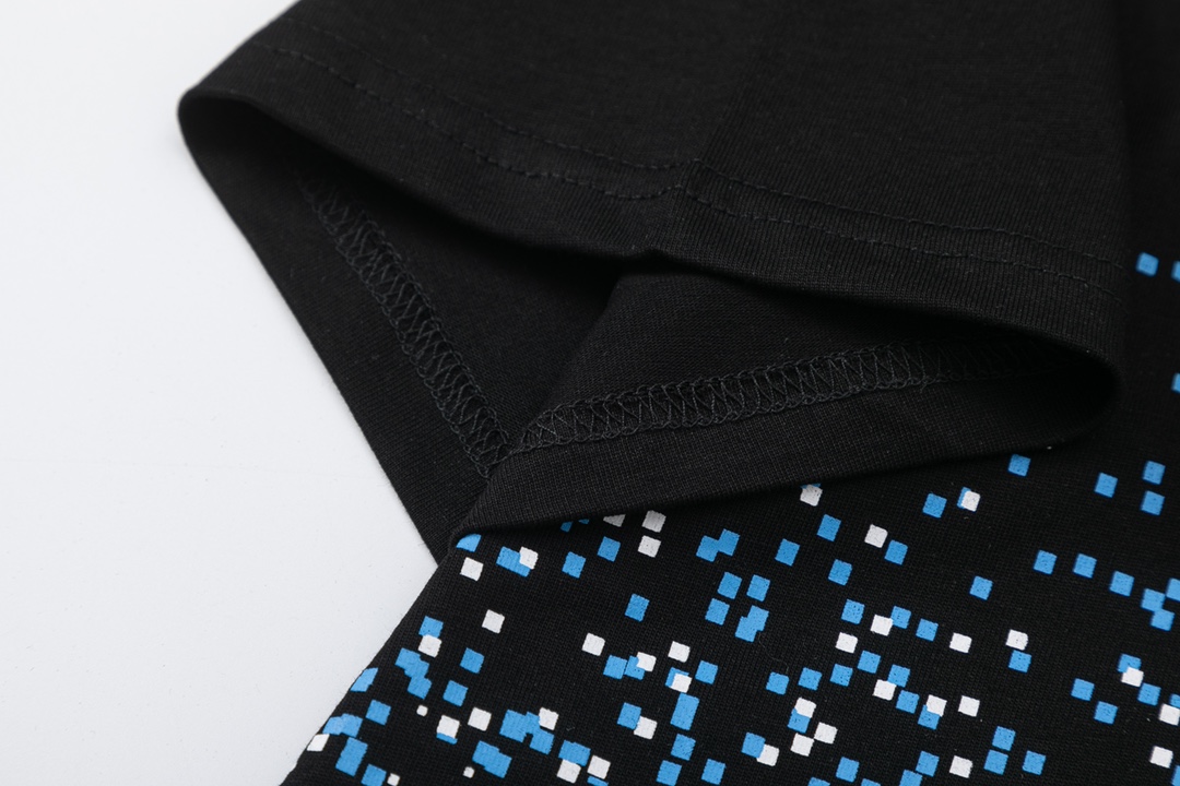 【2024】【LOUIS VUITTON  公式旗艦店】ルイヴィトン   Tシャツ ご好評に付き再入荷！