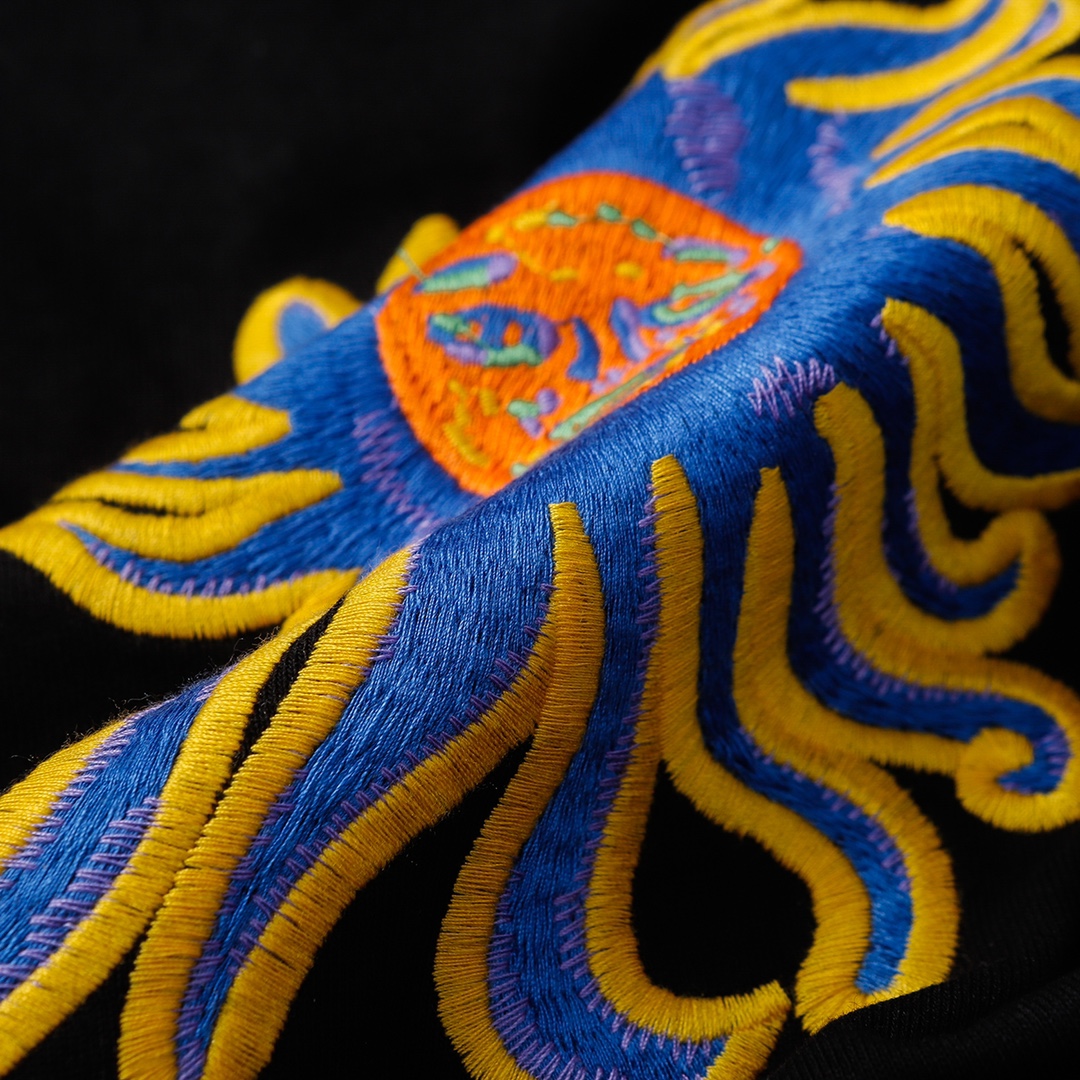 【2024】【LOUIS VUITTON 公式旗艦店】ルイヴィトン  Tシャツ   ご好評に付き再入荷！