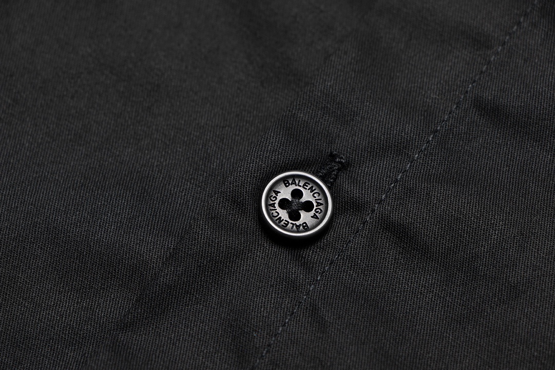 【BALENCIAGA 公式旗艦店】 バレンシアガ  半袖シャツ ご好評に付き再入荷！