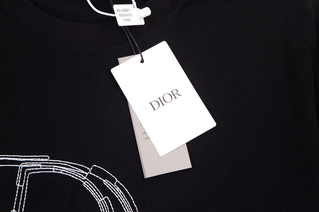 【DIOR 公式旗艦店】ディオール    Tシャツ ご好評に付き再入荷！